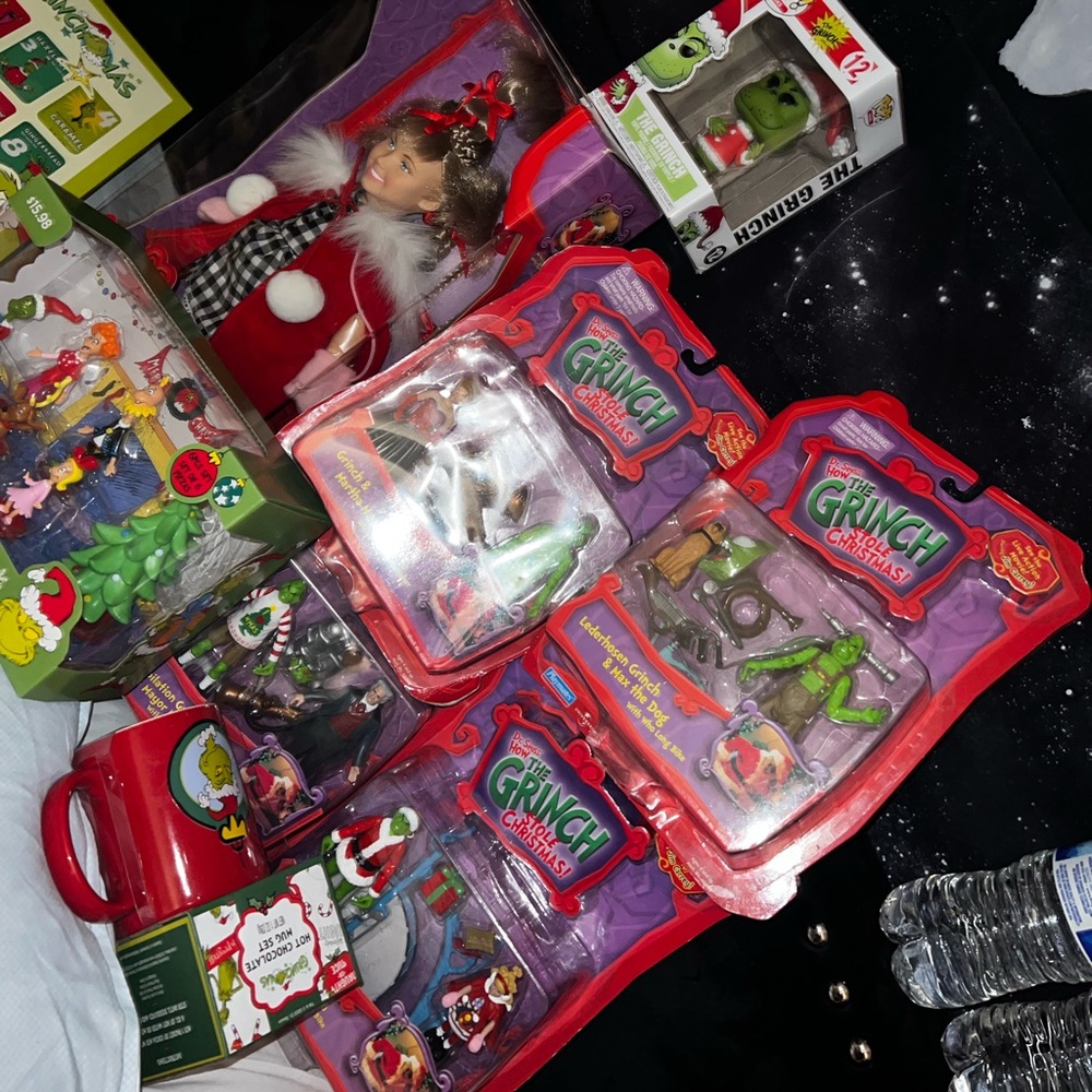 MORE PHOTOS COMING! Get this steal of a deal on these RARE grinch sets!